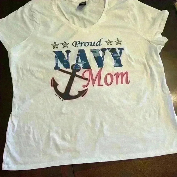 Tshirt  Military Proud Navy Mom 2XL V-neck - Picture 1 of 7